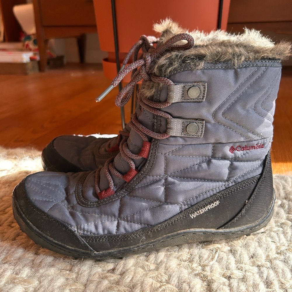 Columbia short omniheat winter boot 8.5